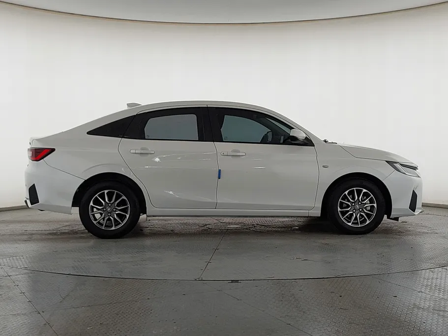 2023 Toyota Yaris  Y 