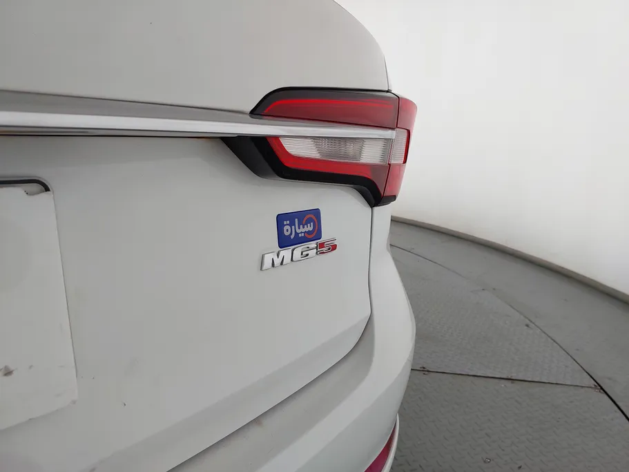 2023 ام جي 5 STD 