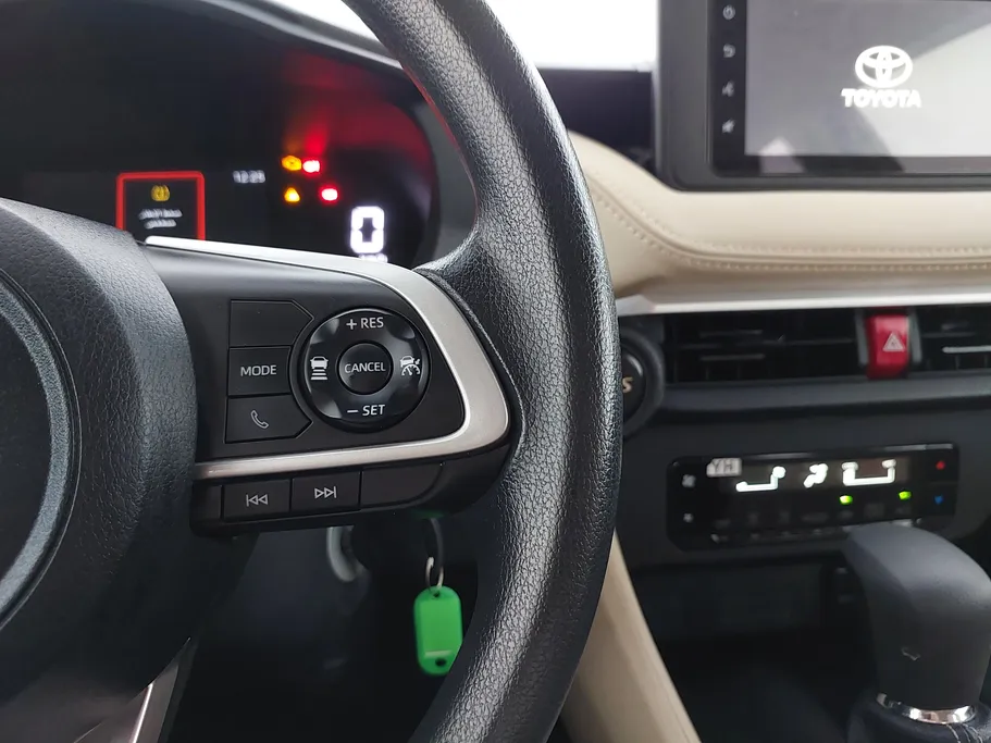 2023 Toyota Yaris  Y Plus 