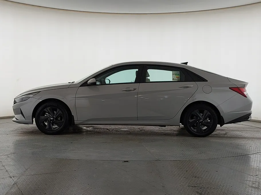 2023 Hyundai Elantra Smart 