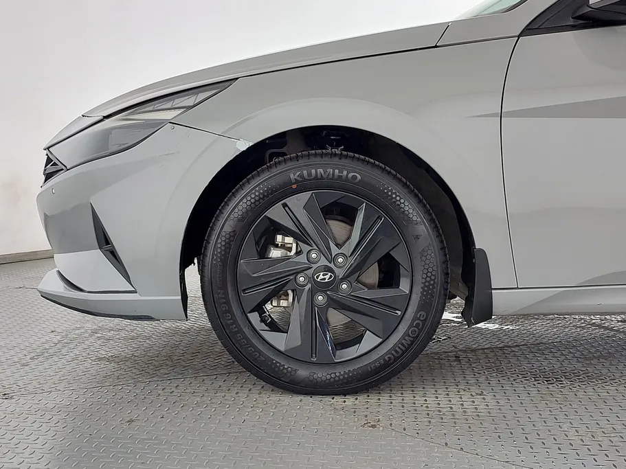 2023 Hyundai Elantra Smart 