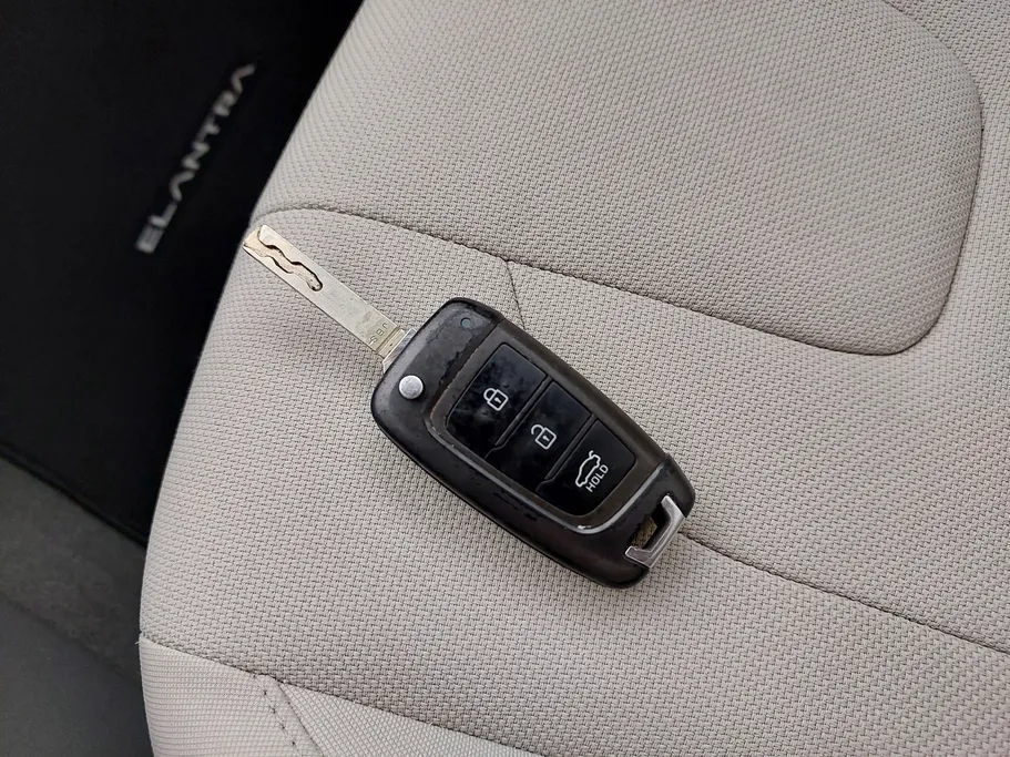 2023 Hyundai Elantra Smart 