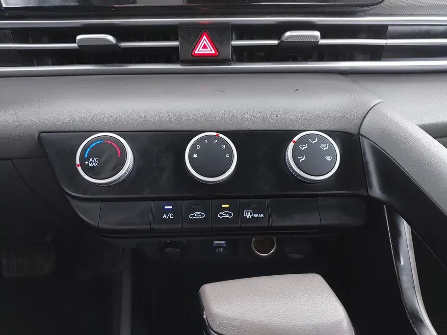 2023 Hyundai Elantra Smart 