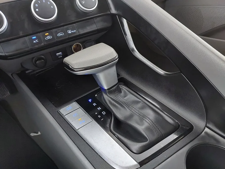2023 Hyundai Elantra Smart 