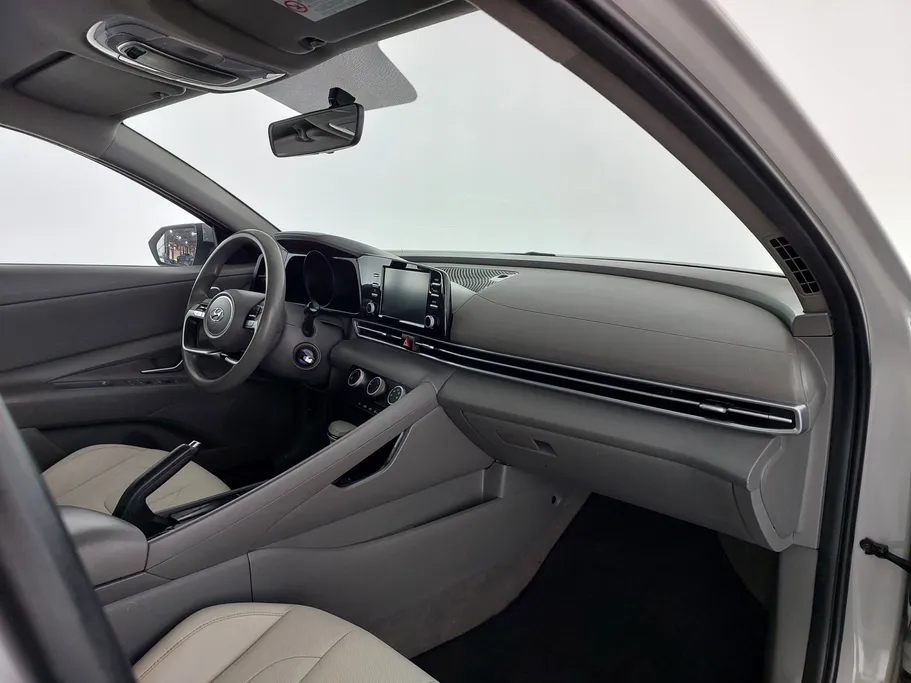 2023 Hyundai Elantra Smart 