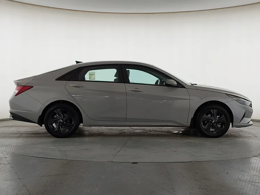 2023 Hyundai Elantra Smart 