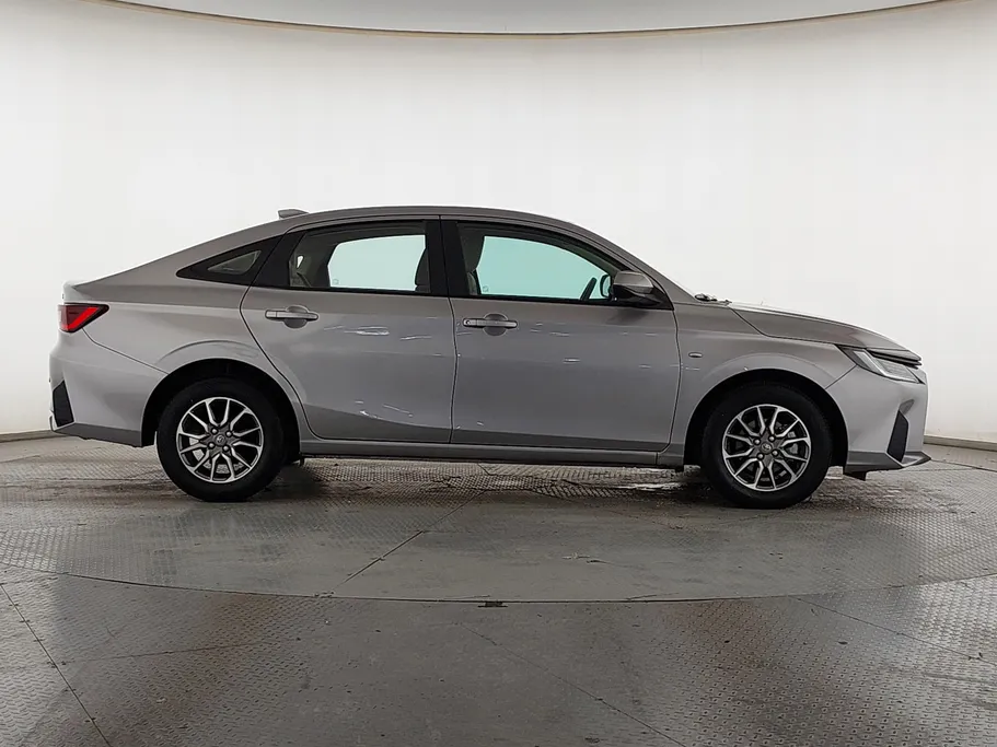 2024 Toyota Yaris  Y 