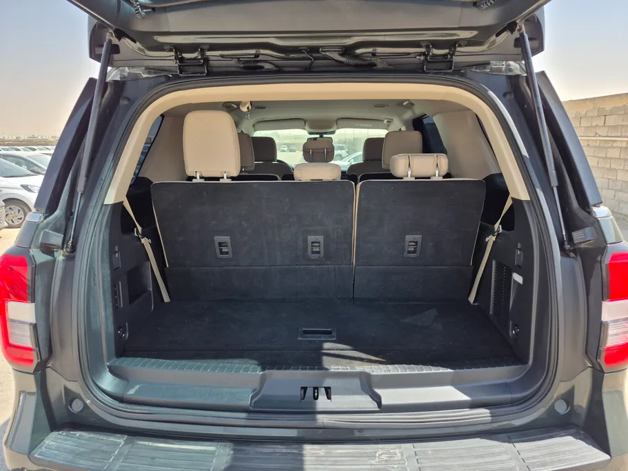 2023 Ford Expedition XLT 