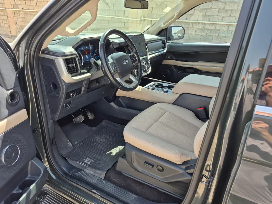 2023 Ford Expedition XLT 