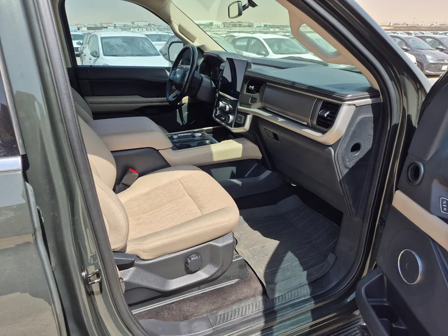 2023 Ford Expedition XLT 
