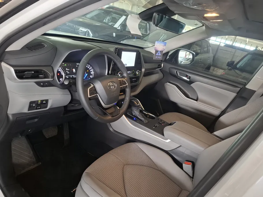 2025 Toyota Highlander GLE 
