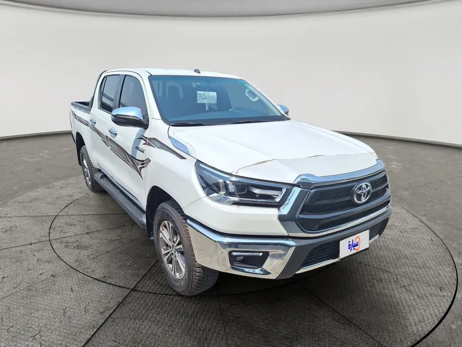 2025 Toyota Hilux SR5 