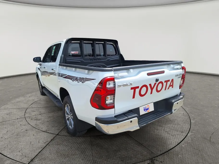 2025 Toyota Hilux SR5 