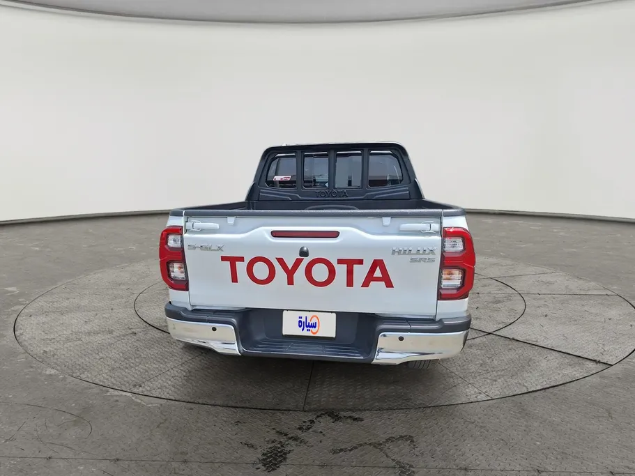 2025 Toyota Hilux SR5 