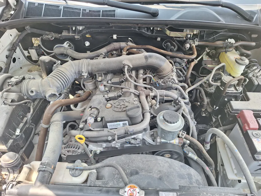 2025 Toyota Hilux SR5 
