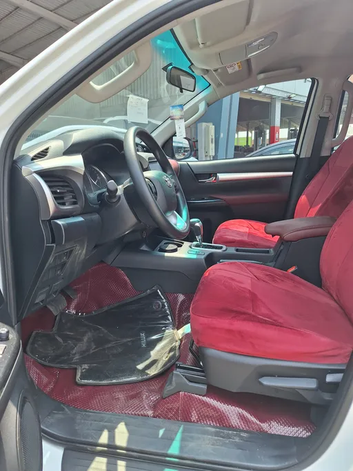 2025 Toyota Hilux SR5 