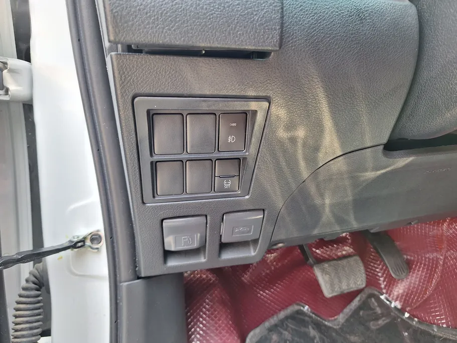 2025 Toyota Hilux SR5 