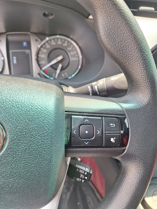 2025 Toyota Hilux SR5 