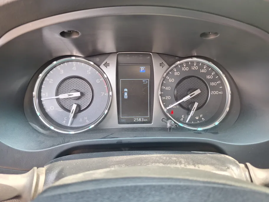 2025 Toyota Hilux SR5 