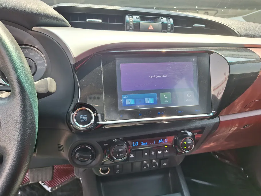 2025 Toyota Hilux SR5 