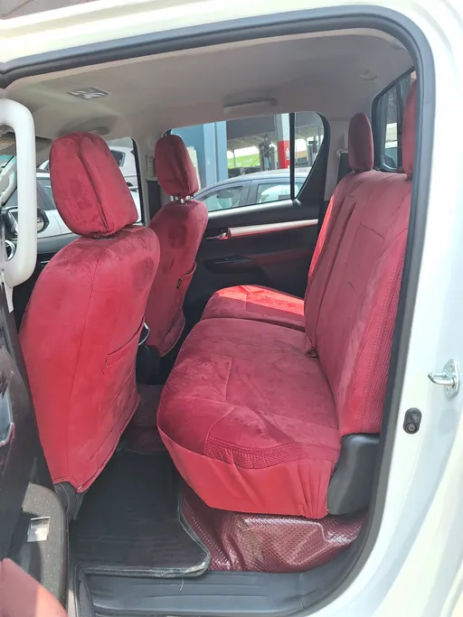 2025 Toyota Hilux SR5 