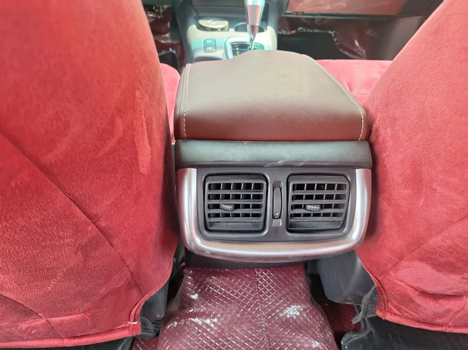 2025 Toyota Hilux SR5 