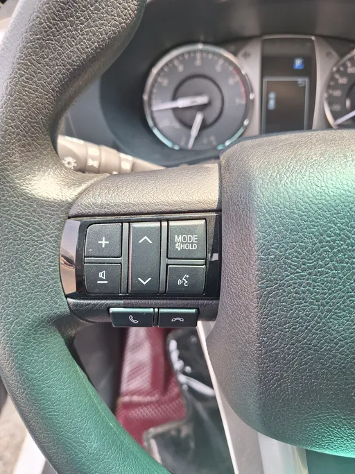 2025 Toyota Hilux SR5 