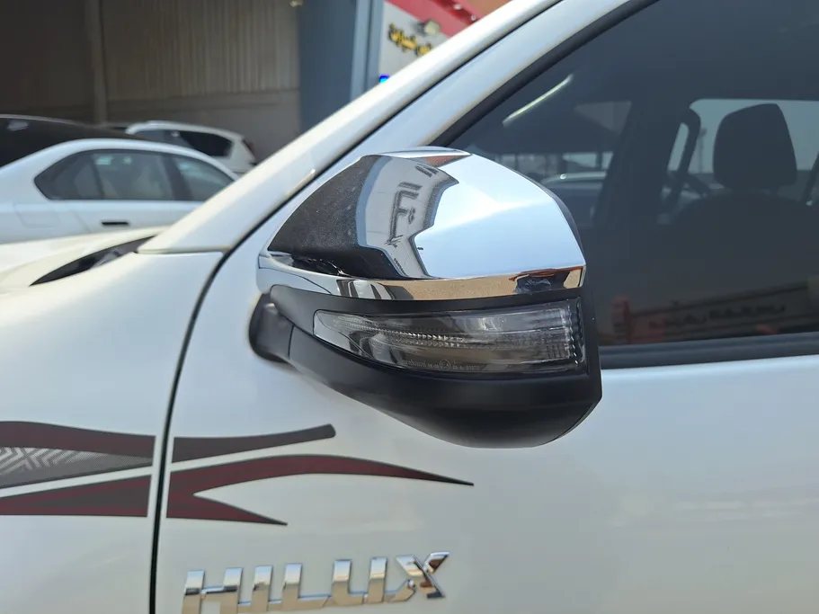 2025 Toyota Hilux SR5 