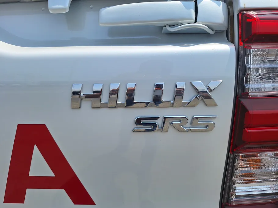 2025 Toyota Hilux SR5 