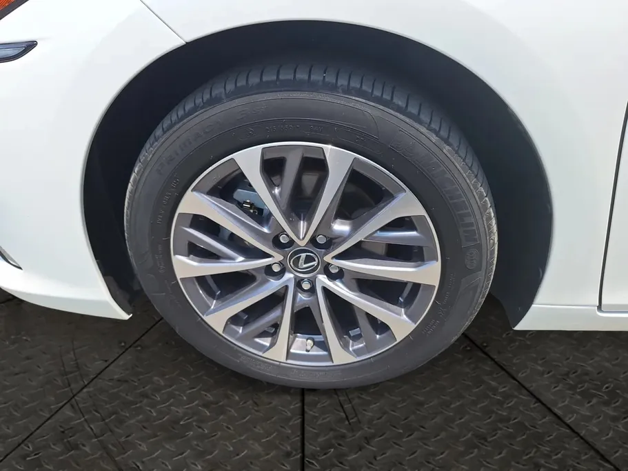 2025 Lexus ES 250 