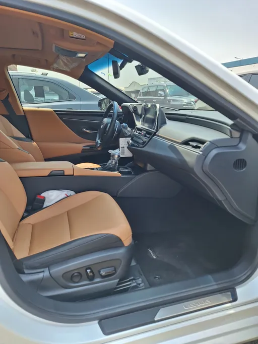 2025 Lexus ES 250 