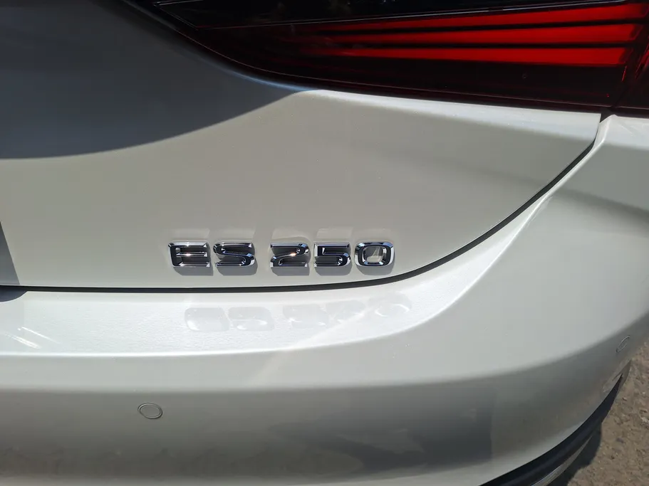 2025 Lexus ES 250 