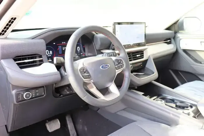 2025 Ford Explorer Active 200A 