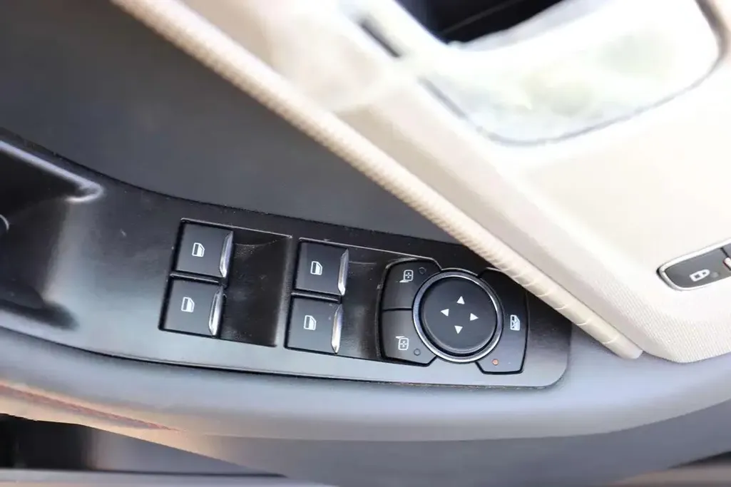 2025 Ford Explorer Active 200A 