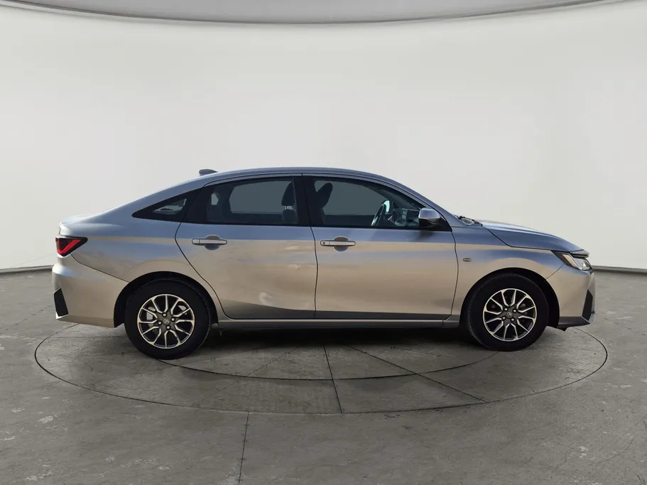 2023 Toyota Yaris  Y 