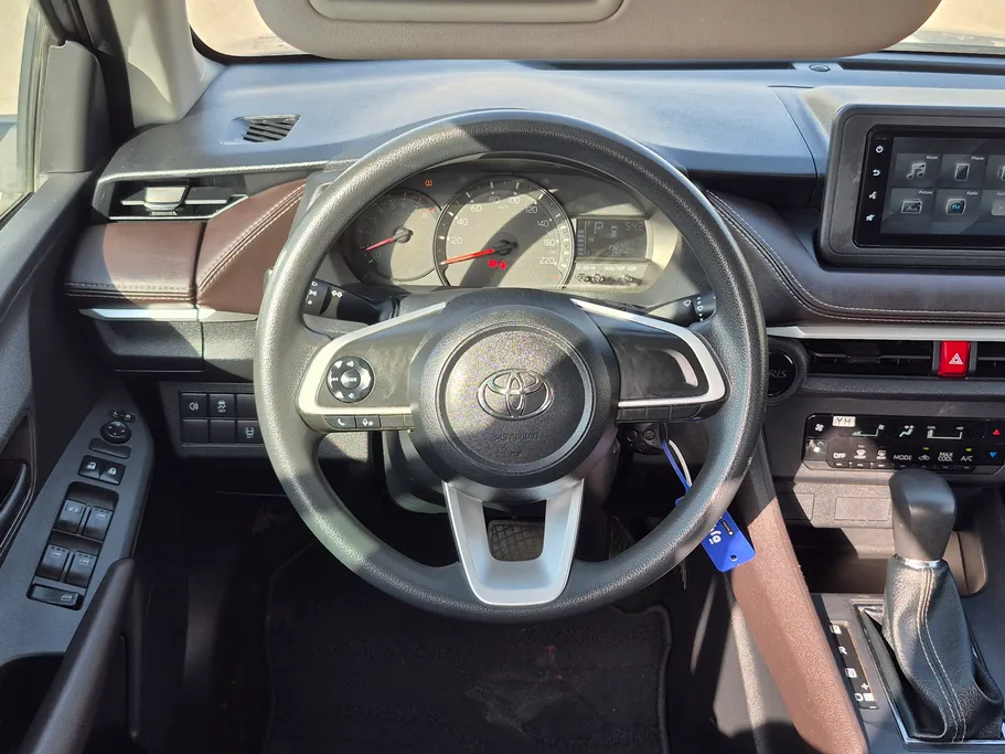 2023 Toyota Yaris  Y 