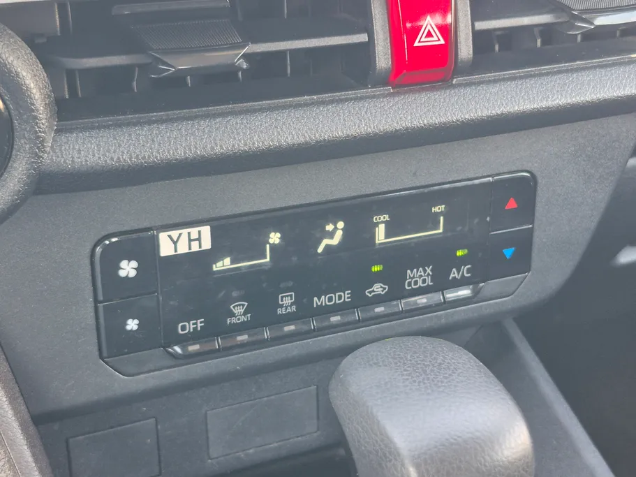 2023 Toyota Yaris  Y 