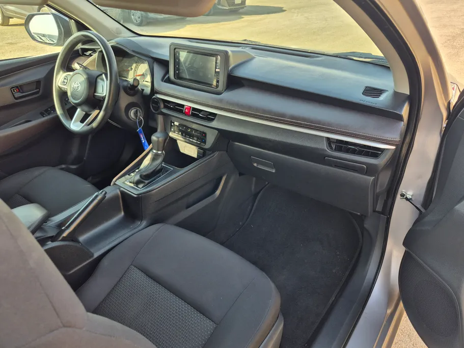 2023 Toyota Yaris  Y 