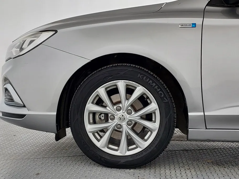 ام جي 5 STD 2023 