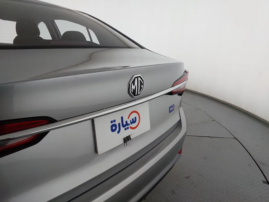 ام جي 5 STD 2023 