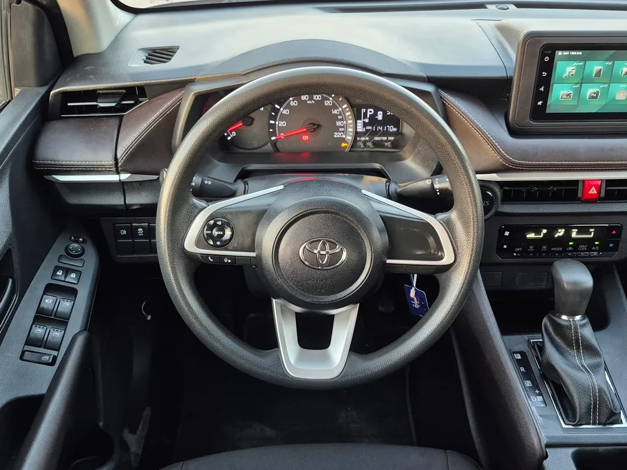 2023 Toyota Yaris  Y 