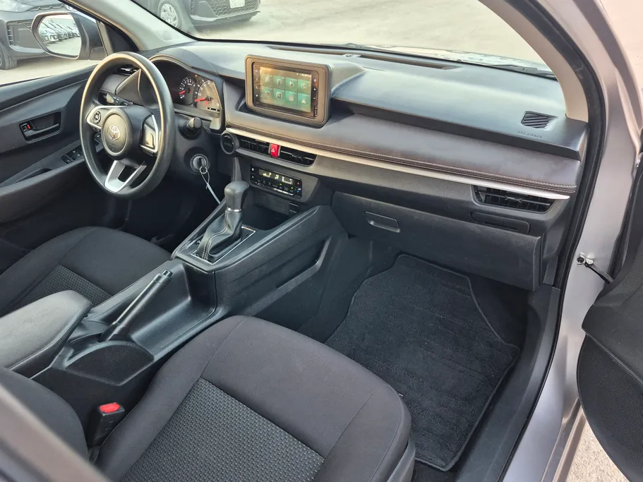 2023 Toyota Yaris  Y 