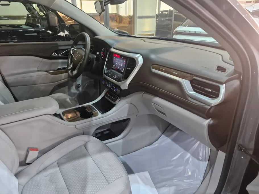 جي إم سي  اكاديا SLE 2022 