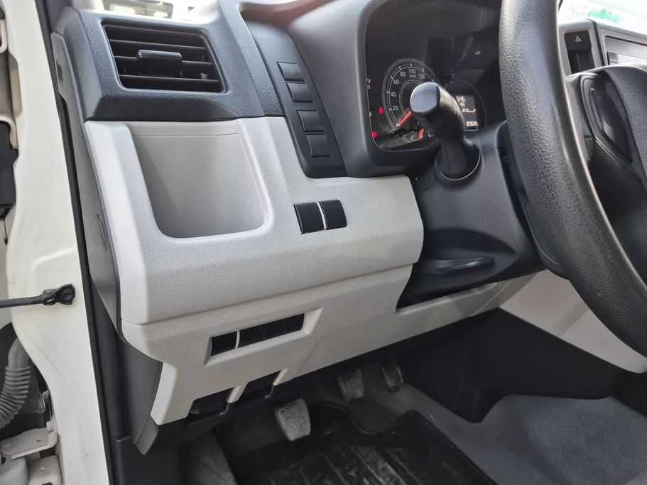 2022 Toyota Haice بضاعة سقف عالي 