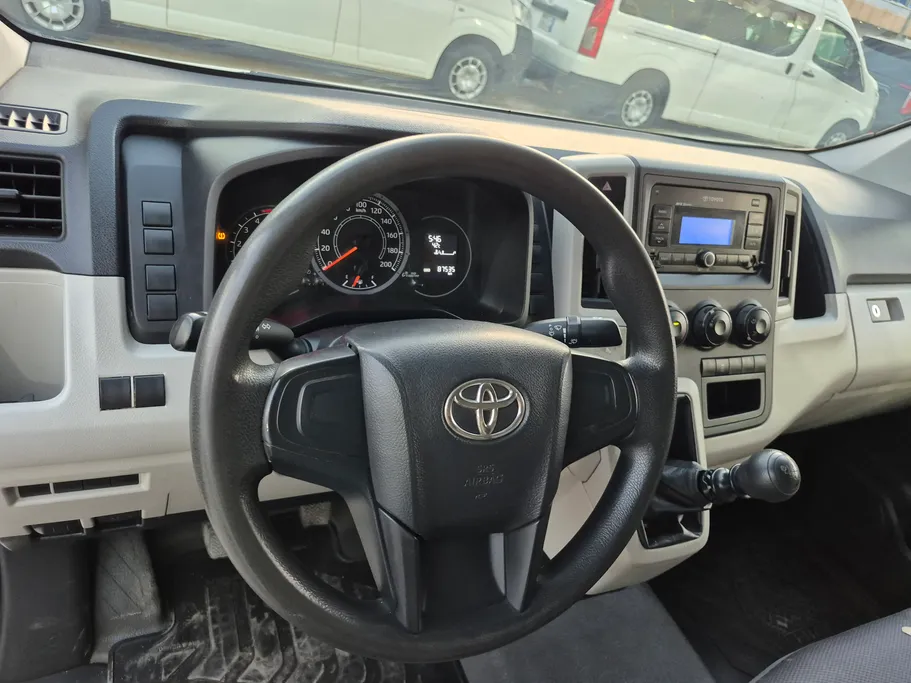 2022 Toyota Haice بضاعة سقف عالي 