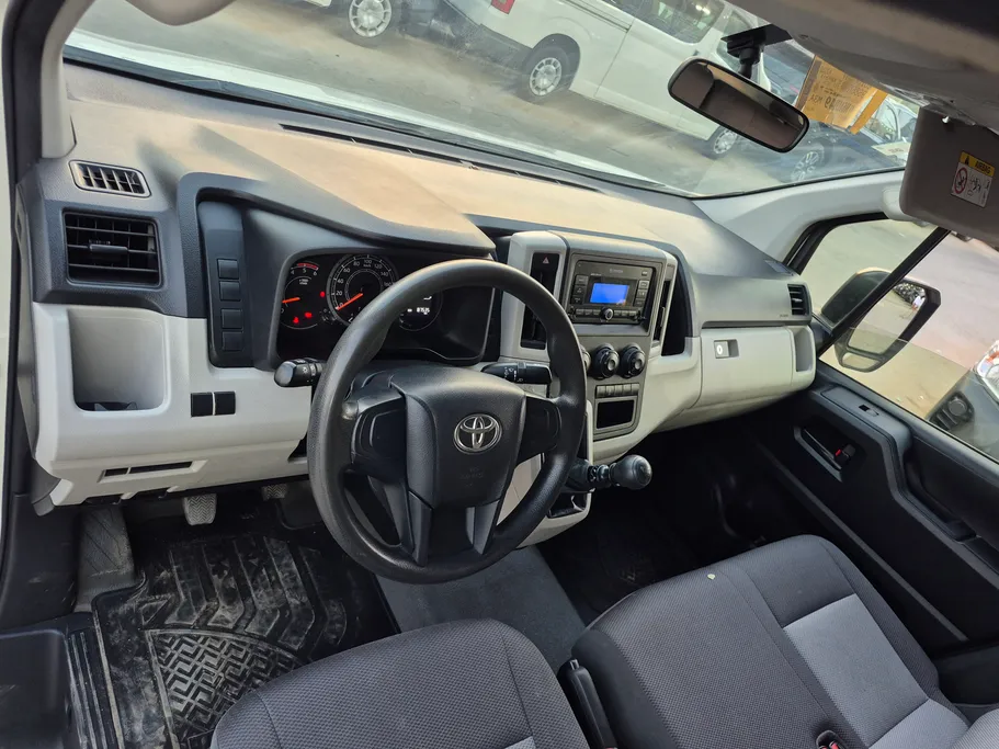 2022 Toyota Haice بضاعة سقف عالي 
