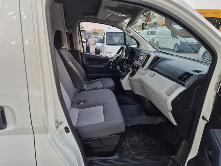 2022 Toyota Haice بضاعة سقف عالي 