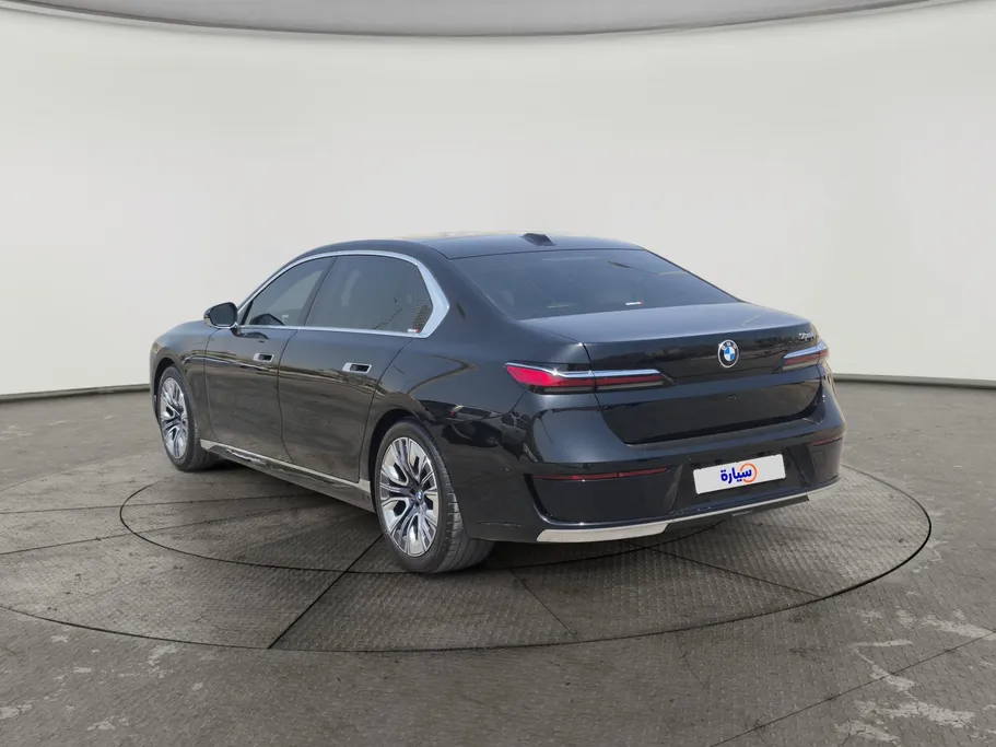 بي ام دبليو الفئة السابعة 735i 2026 