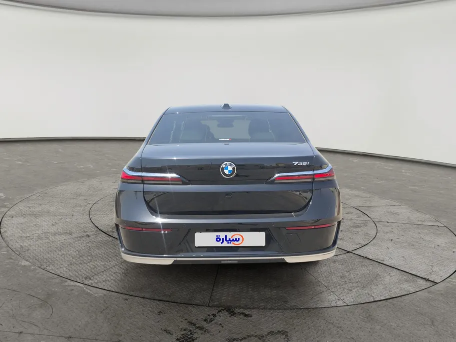 بي ام دبليو الفئة السابعة 735i 2026 