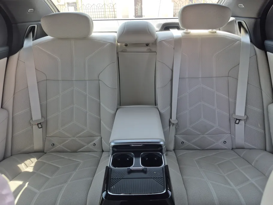 بي ام دبليو الفئة السابعة 735i 2026 